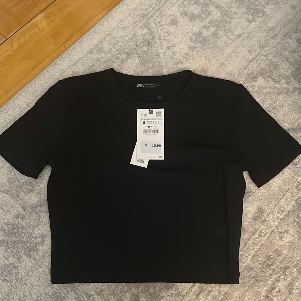 Zara cropped black t shirt